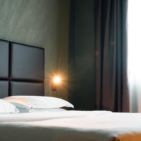 Point Hotel Пьове-Ди-Сакко Экстерьер фото